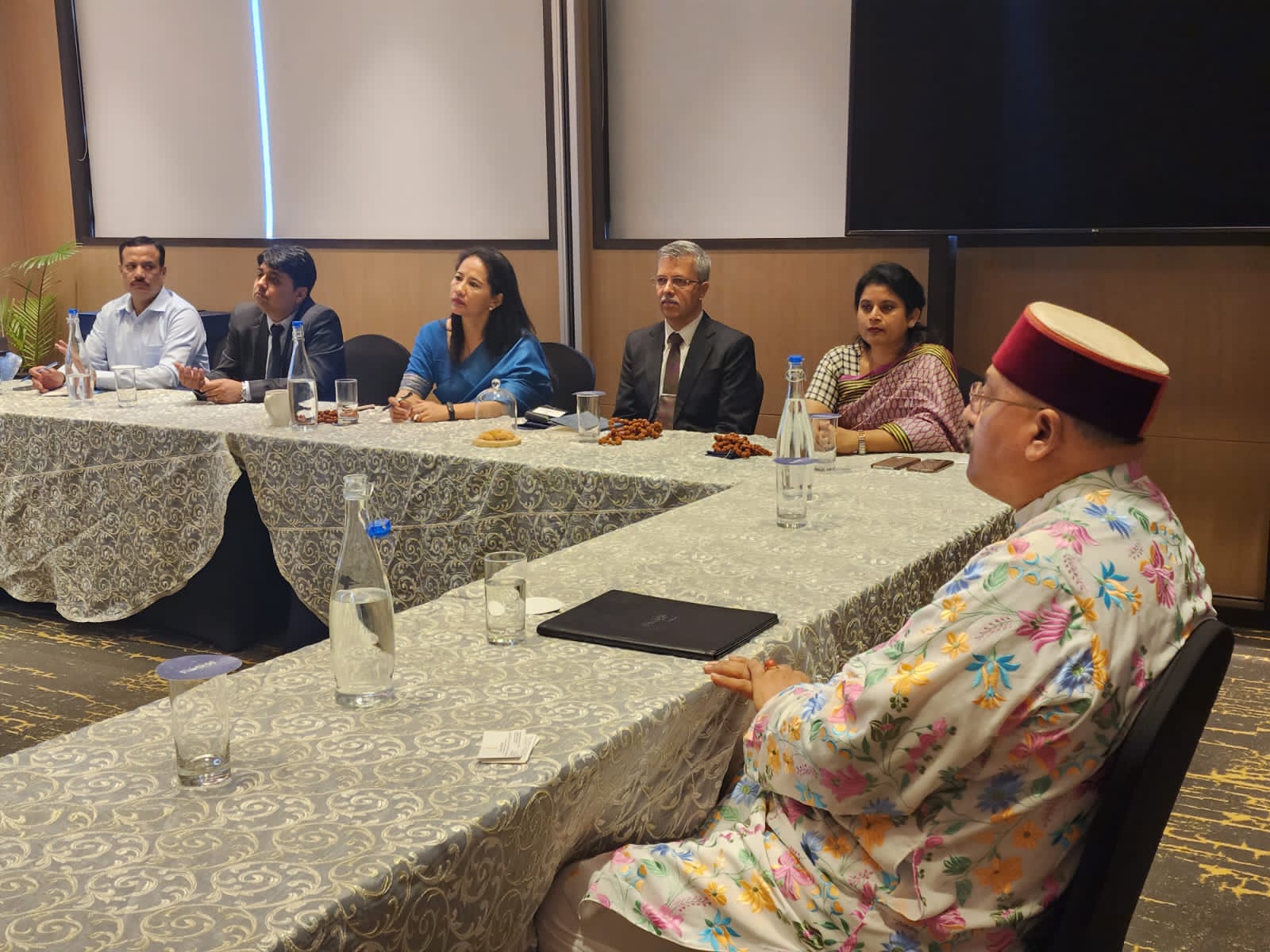 उत्तराखंड : कैबिनेट मंत्री सतपाल महाराज से मिले विभिन्न देशों के राजदूत