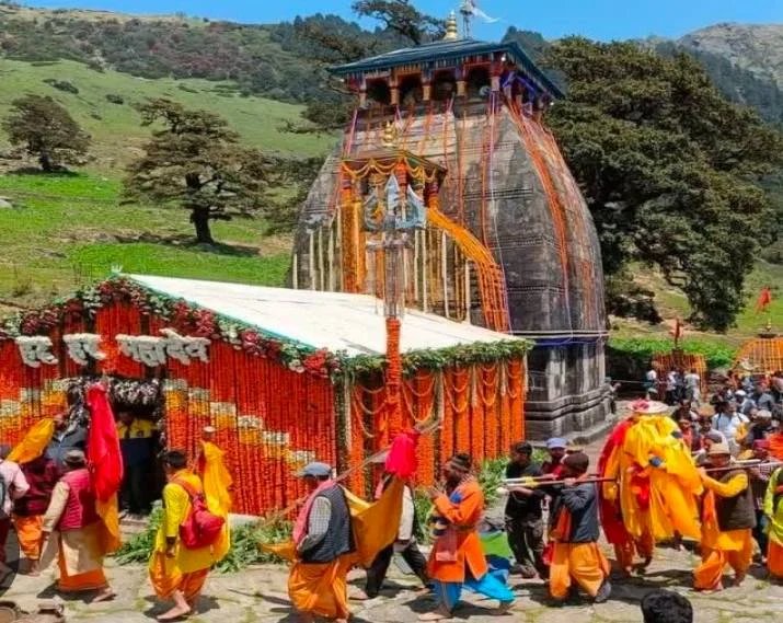 द्वितीय केदार श्री मदमहेश्वर मंदिर के कपाट श्रद्धा एवं वैदिक विधि-विधान से खुले, बीकेटीसी अध्यक्ष हेमंत द्विवेदी ने श्रद्धालुओं को दी शुभकामनाएं