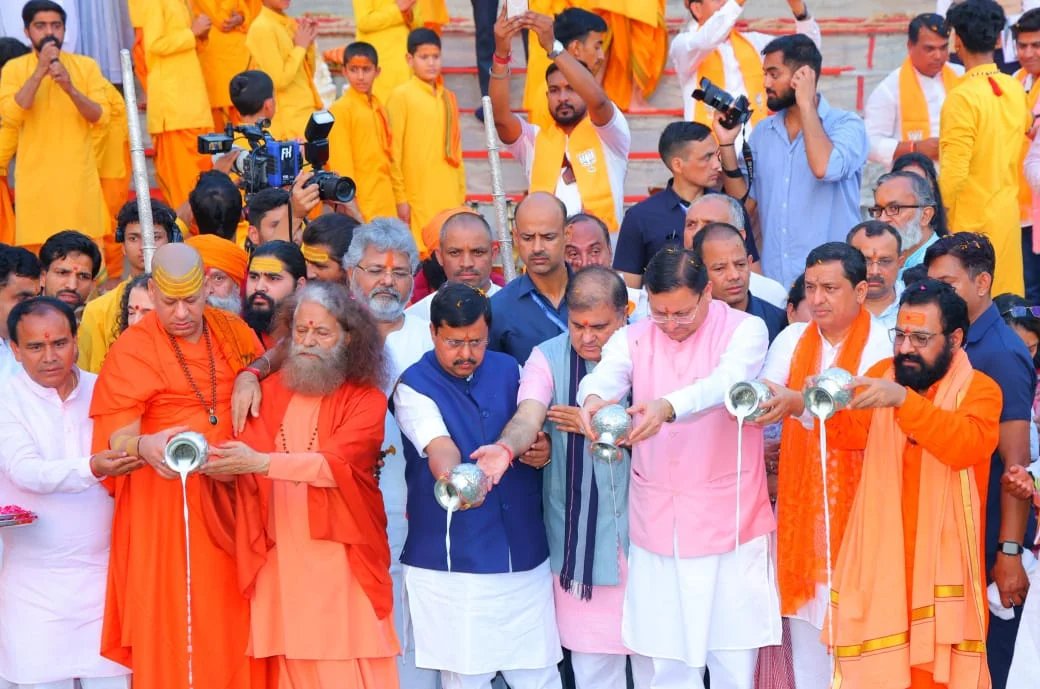 गंगा तट पर गूंजे आध्यात्म और संस्कृति के स्वर, मुख्यमंत्री धामी व भाजपा राष्ट्रीय अध्यक्ष नितिन नबीन ने की भव्य गंगा आरती