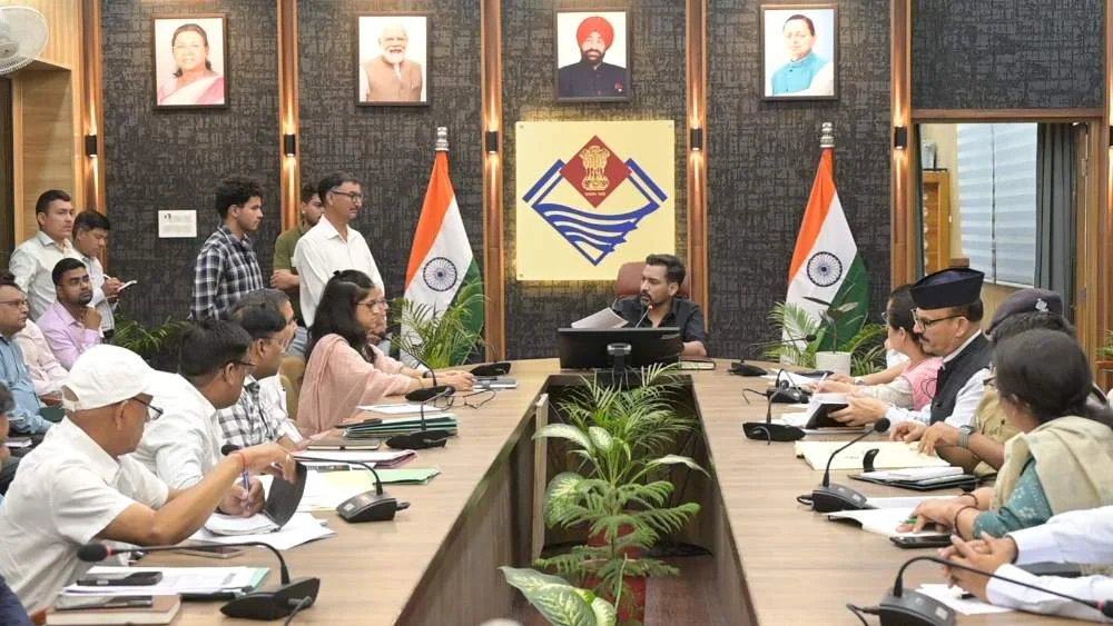 हर सोमवार होगा ‘समाधान दिवस’, जनता की हर शिकायत की होगी ऑनलाइन ट्रैकिंग : डीएम आशीष चौहान