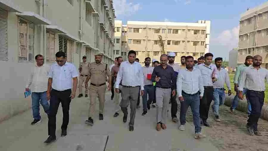 धामी सरकार की बड़ी सौगात, मात्र 3 लाख रुपये में मिलेगा आधुनिक फ्लैट, तैयार हुई उत्तराखंड की सबसे बड़ी ईडब्ल्यूएस आवासीय परियोजनाओं में से एक