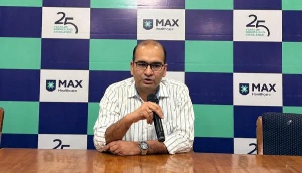 मैक्स हॉस्पिटल, देहरादून ने समय पर पहचान और चरणबद्ध सर्जरी से दुर्लभ एवं हाई रिस्क डबल ट्यूमर के मरीज का किया सफल इलाज