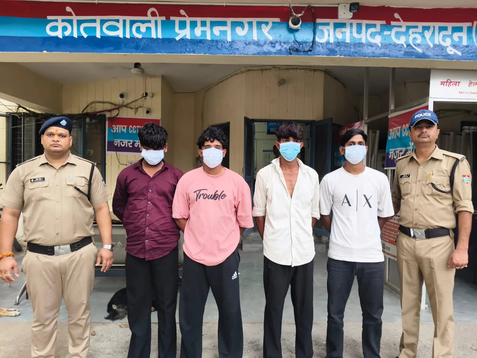 सार्वजनिक स्थान पर लडाई झगडा कर लोक शान्ति भंग करने वालों को दून पुलिस ने पढाया कानून का पाठ, 4 अभियुक्तों को किया गिरफ्तार
