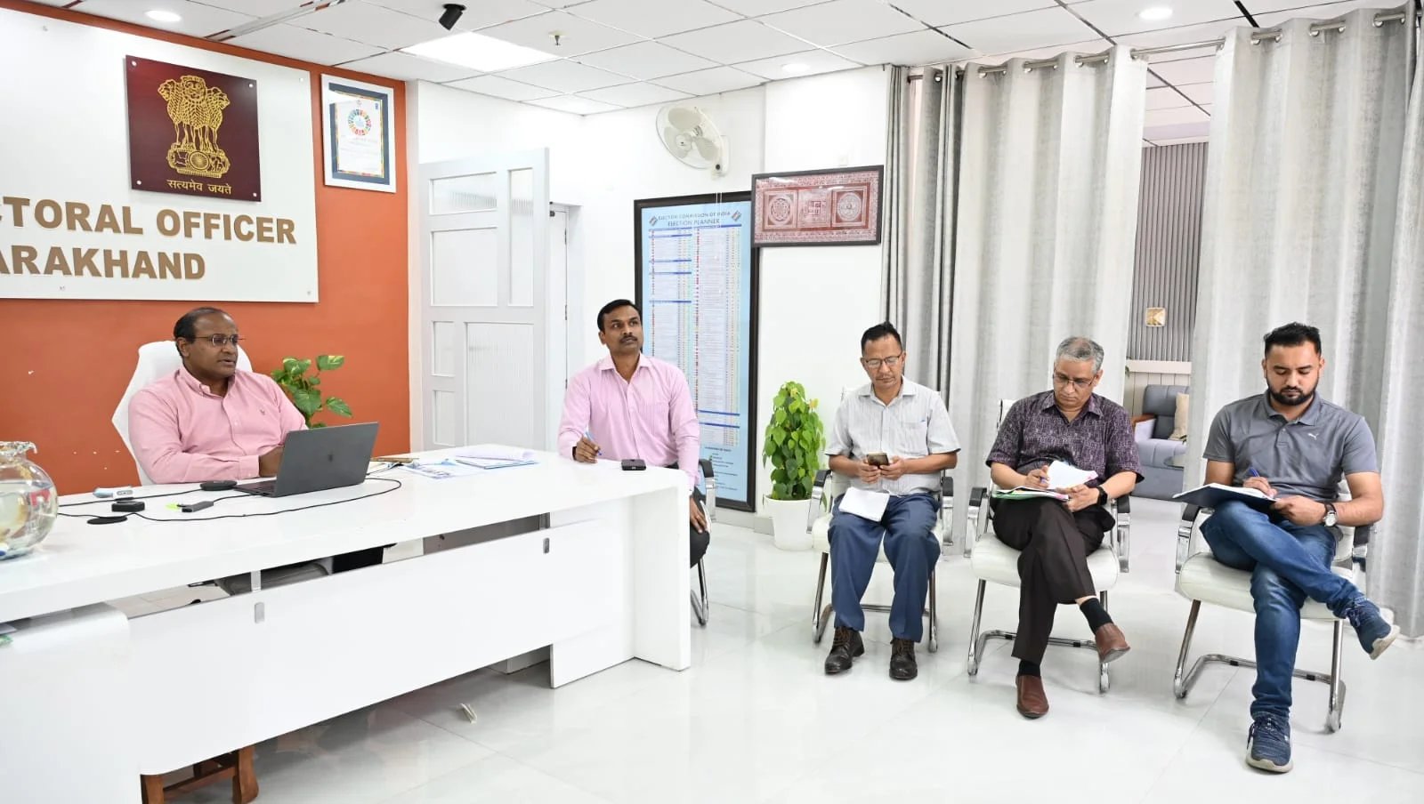 BLO और फील्ड स्टॉफ को प्रोत्साहित करें जिलाधिकारी – सीईओ