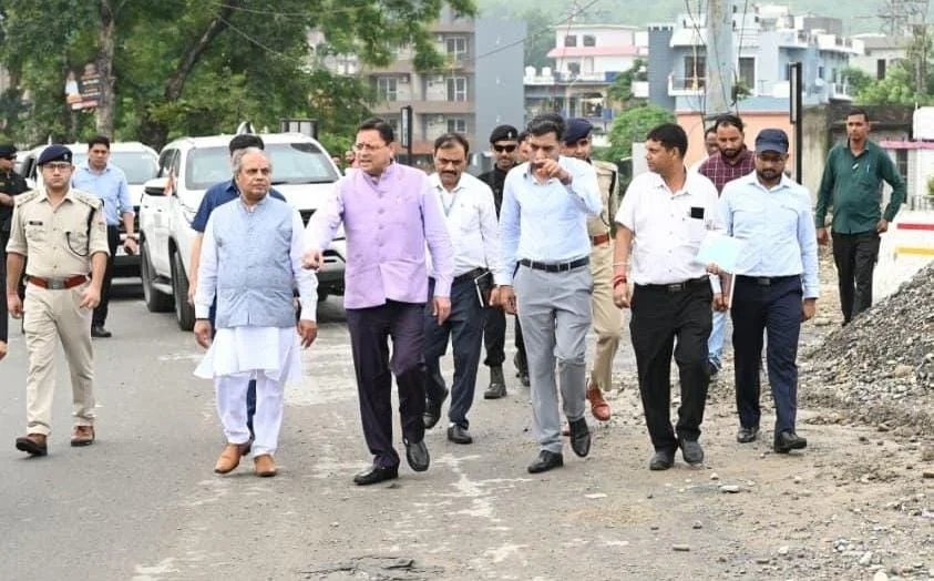 मुख्यमंत्री ने नंदा की चौकी पुल के एप्रोच रोड के पुनर्निर्माण कार्य का किया निरीक्षण