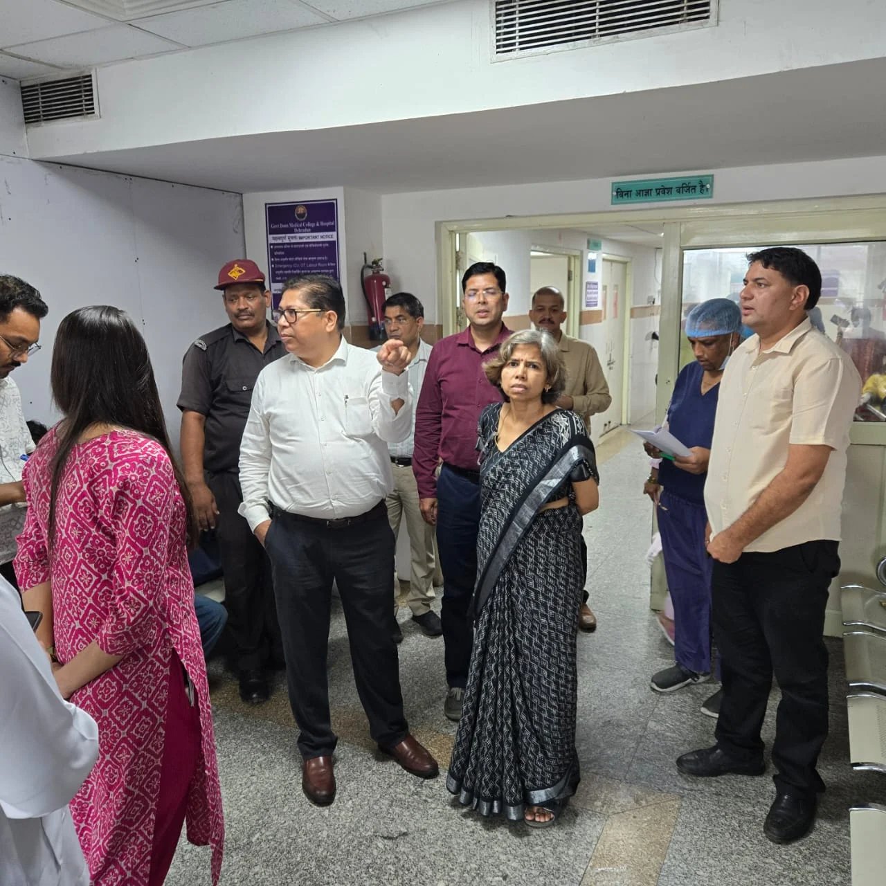 निदेशक चिकित्सा शिक्षा डॉ. आशुतोष सायना ने दून मेडिकल कॉलेज चिकित्सालय का किया सघन निरीक्षण, व्यवस्थाओं में लापरवाही पर दिए कड़े निर्देश