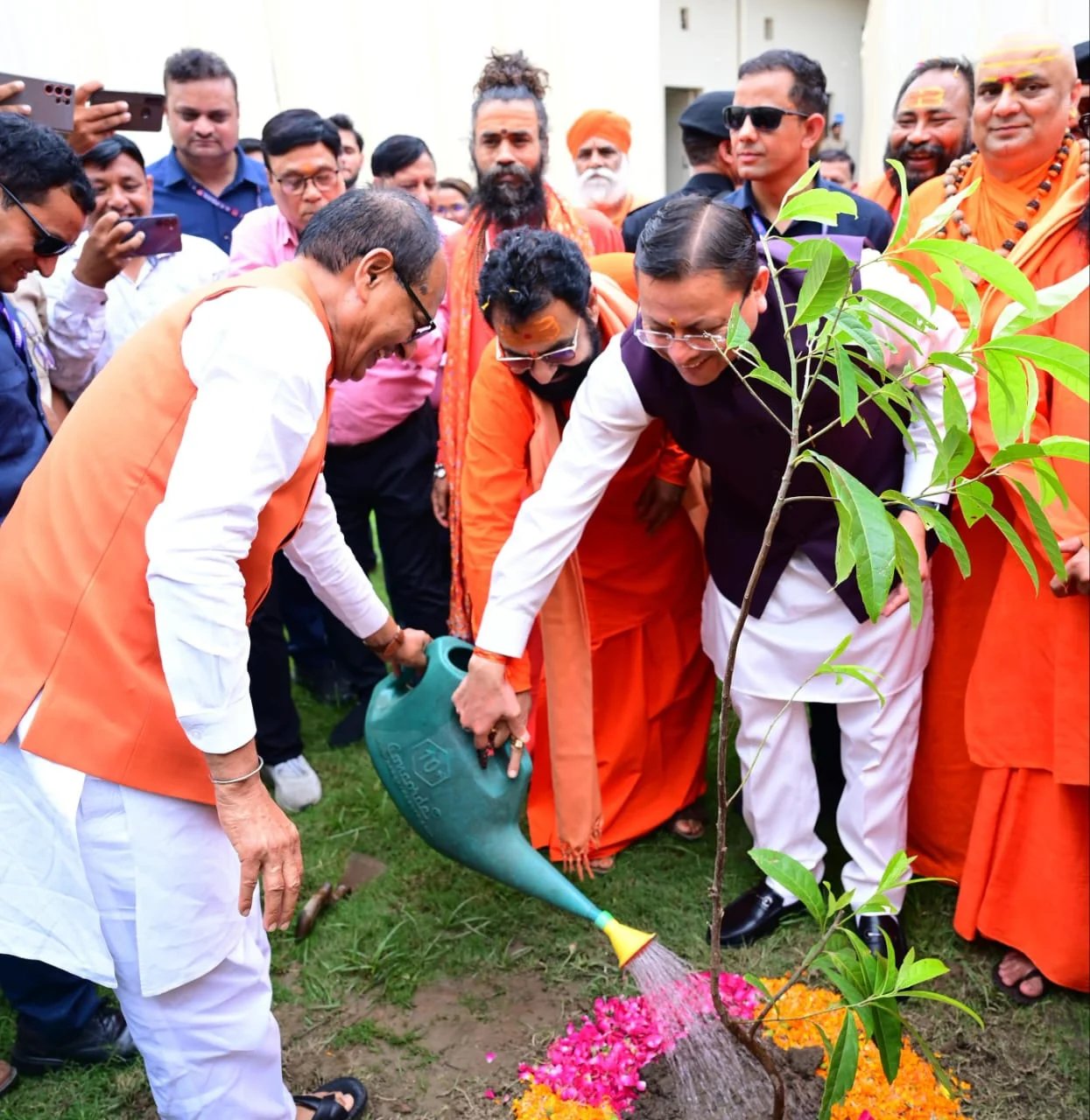 हरिद्वार में संत समागम में ‘एक राष्ट्र-एक चुनाव’ पर संवाद में केंद्रीय मंत्री शिवराज सिंह चौहान और मुख्यमंत्री पुष्कर सिंह धामी ने की सहभागिता