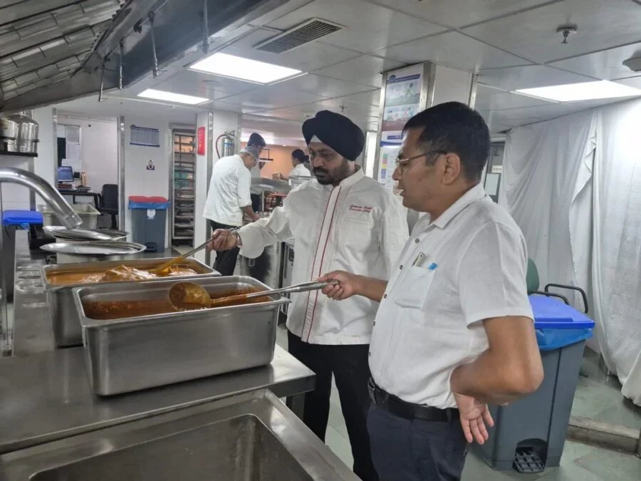 सीएम धामी के निर्देश पर एफडीए का बड़ा अभियान, दूध-पनीर समेत कई खाद्य पदार्थों के नमूने जांच को भेजे; होटल मधुवन, जेएसआर से सरोवर पोर्टिको तक छापेमारी, किचन से स्टोर तक खंगाली खाद्य सामग्री