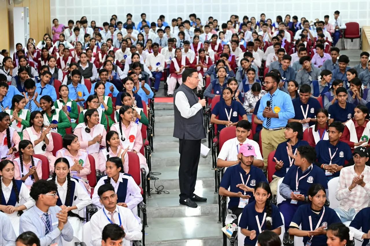 मुख्यमंत्री धामी के नेतृत्व में युवाओं के सपनों को मिल रही उड़ान, शिक्षा, रोजगार और स्वरोजगार के अवसरों पर जोर