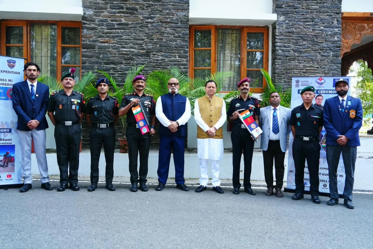 सीएम धामी ने माउंट एकांकागुआ के साथ नुन-कुन पर्वत श्रृंखला की तीन चोटियों पर सफल आरोहण करने वाले दलों को दी बधाई