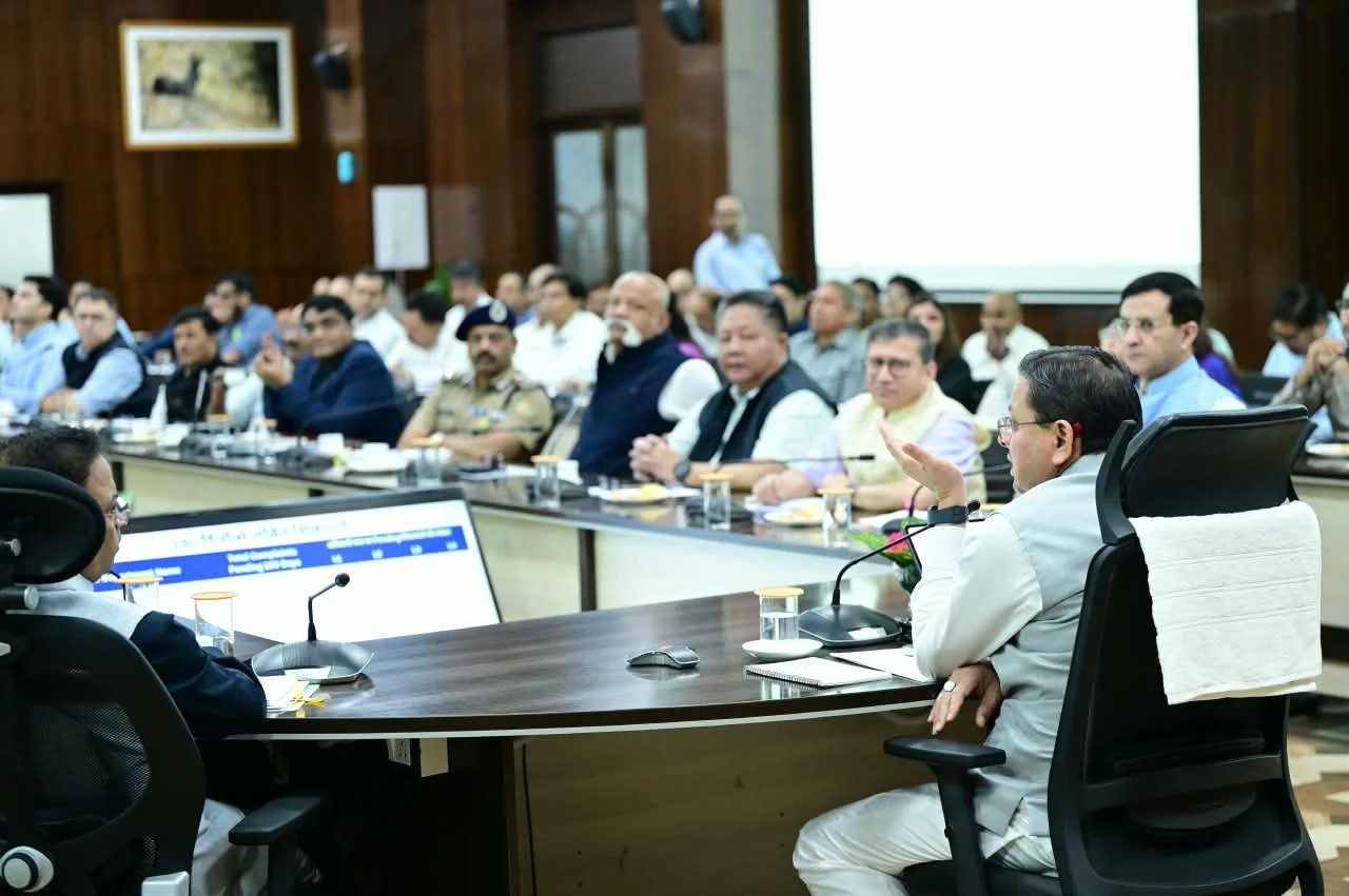 सीएम धामी ने जिलाधिकारियों को जनपदों में सबसे अधिक प्राप्त शिकायतों की विभागवार समीक्षा कर स्थायी समाधान सुनिश्चित करने के निर्देश दिए