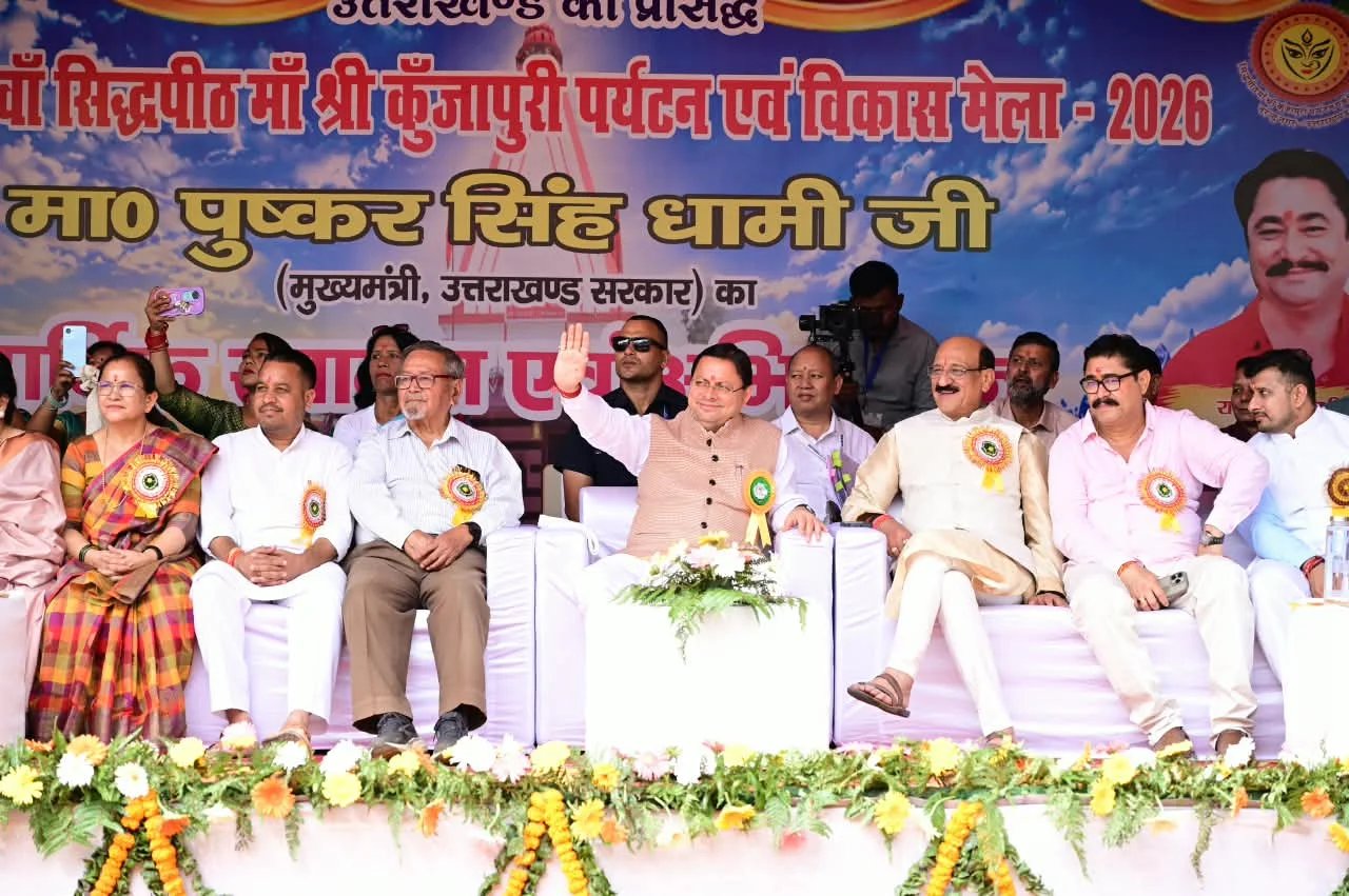 मुख्यमंत्री पुष्कर सिंह धामी ने मां कुंजापुरी के चित्र के सम्मुख दीप प्रज्वलित कर की पूजा-अर्चना