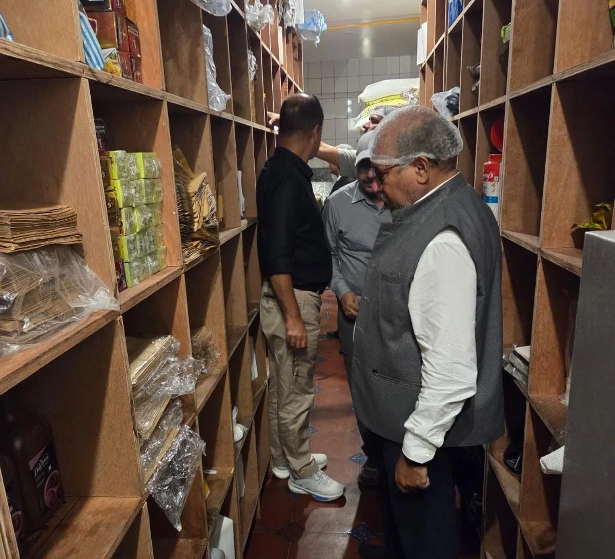 राजधानी देहरादून में खाद्य सुरक्षा विभाग की छापेमारी, नामी रेस्टोरेंटों से लिए चार नमूने
